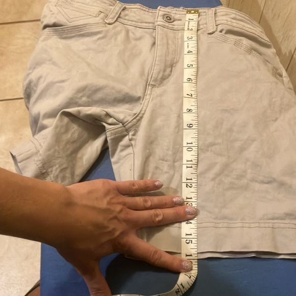 Size 6 Petite✨khaki color shorts - Picture 8 of 11